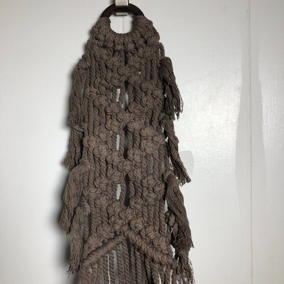 Brown Woven Macrame Plant hanger. NEW. - Picture 2 of 5